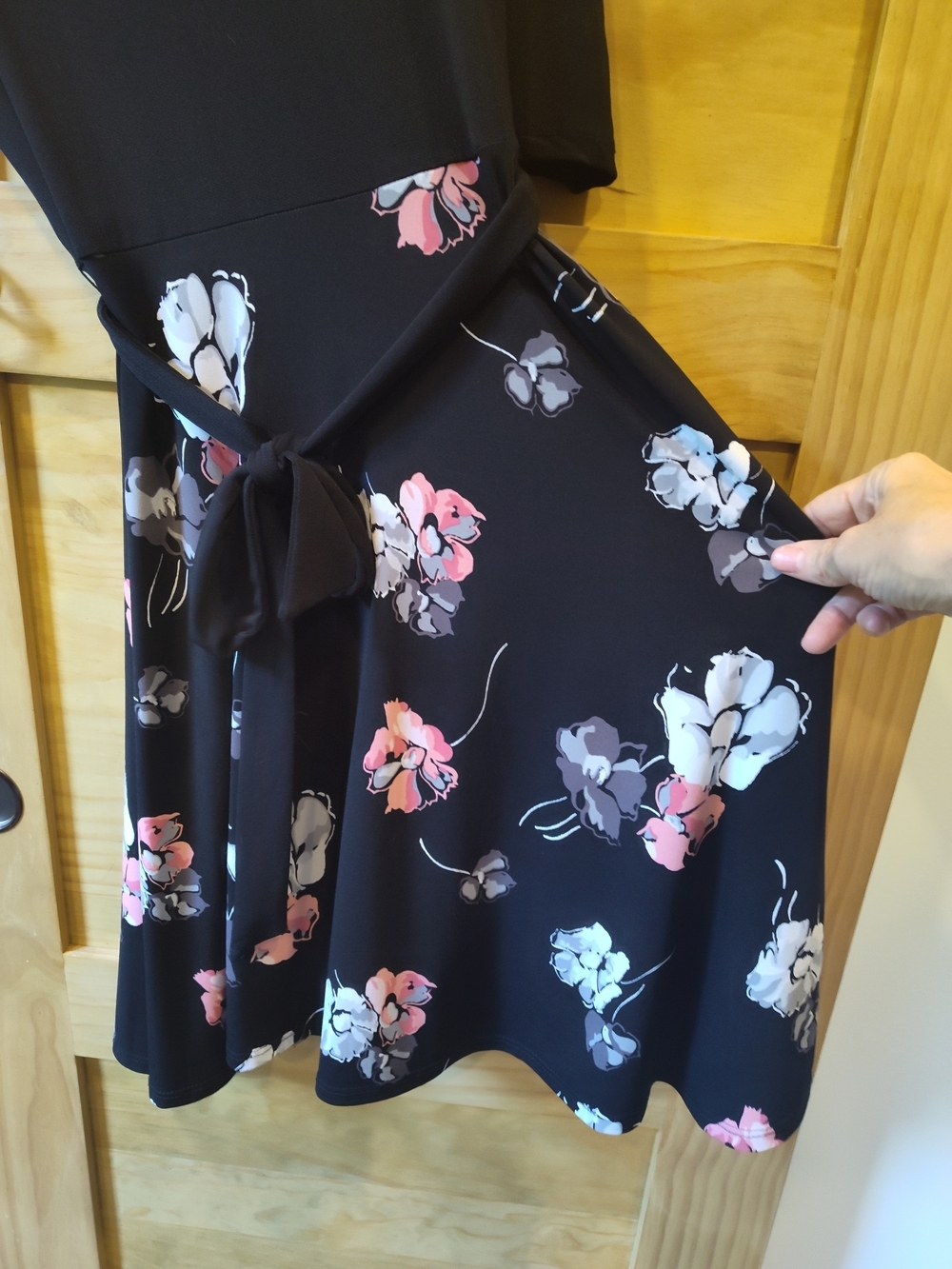 Leota Black Floral 3/4 Sleeve Romantic Parisian Chic Midi Dress | Made In USA |M - Picture 4 of 6